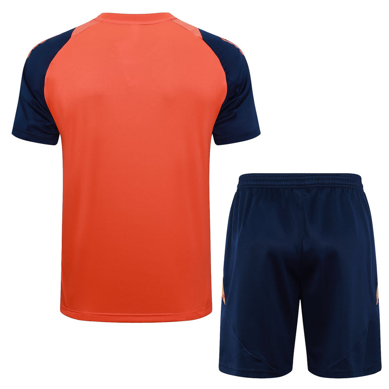 Training shirt and shorts from Manchester United 24/25