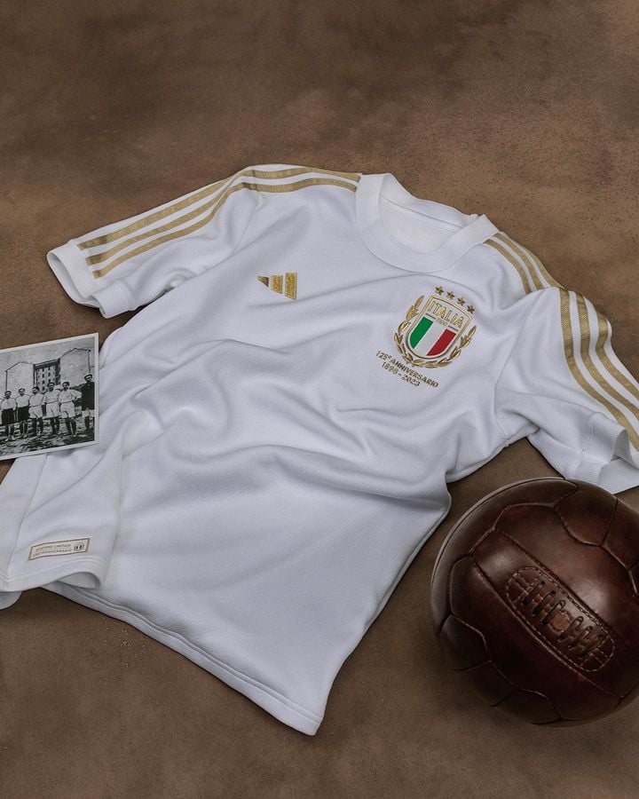 125th anniversary shirt of the Italian national team